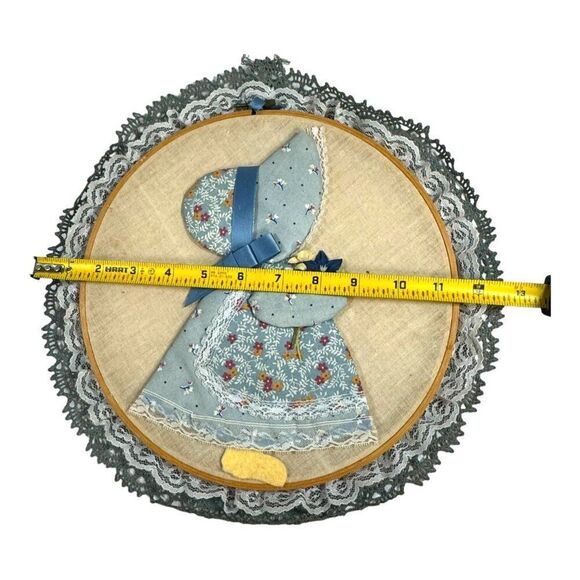 Vintage Sunbonnet Sue Embroidery Hoop Art With Lace Trim Vintage Cottage Core - Picture 4 of 4
